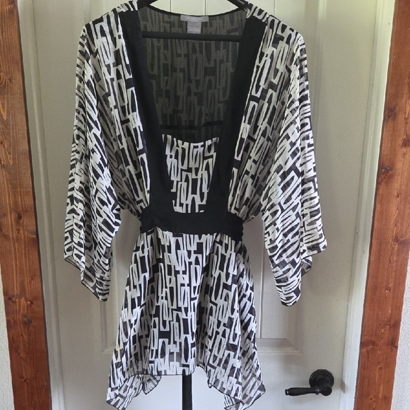 NY Collection Black and White Patterned Blouse - Picture 1 of 4